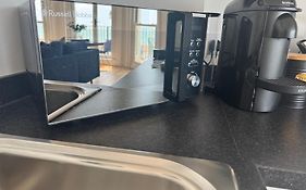 Seaview Flat With Balcony, Spacious 2 Bedroom